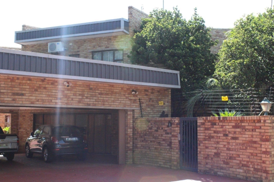 6 Bedroom Property for Sale in Van Der Hoff Park North West